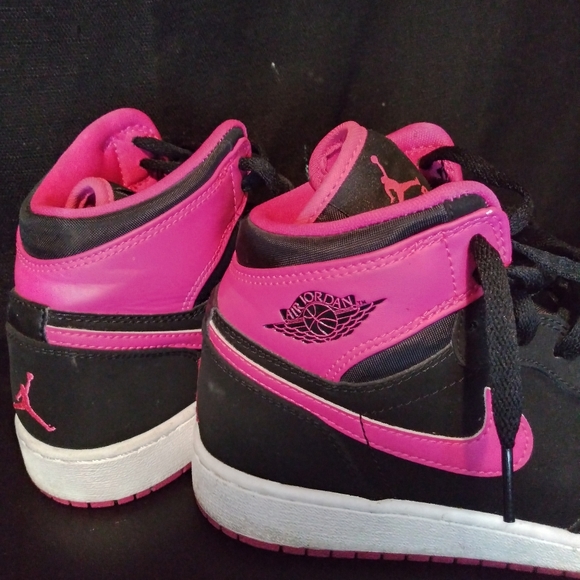 Jordan's 1 vivid pink - Picture 2 of 2